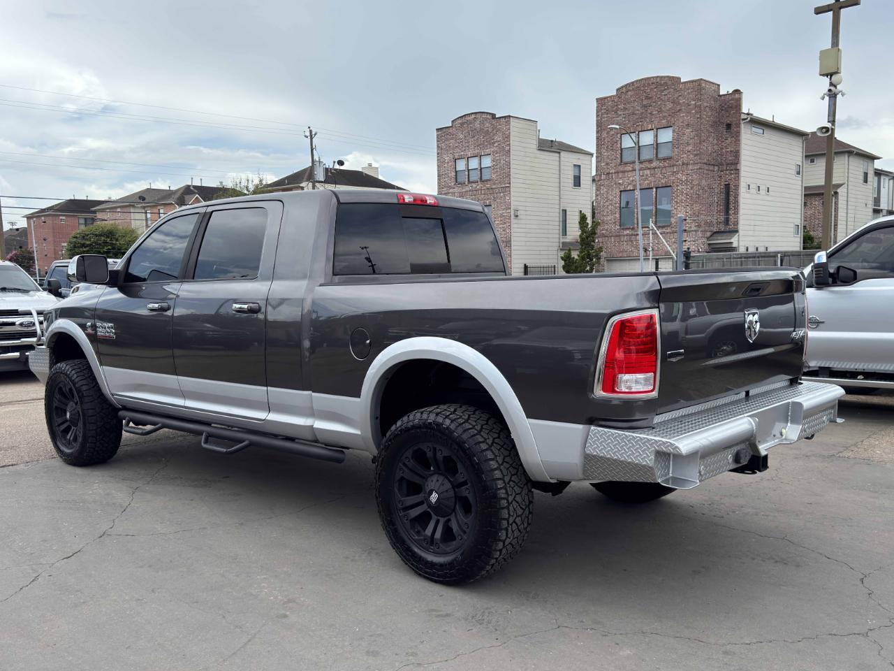 RAM 2500 Laramie Mega Cab 4WD 2016