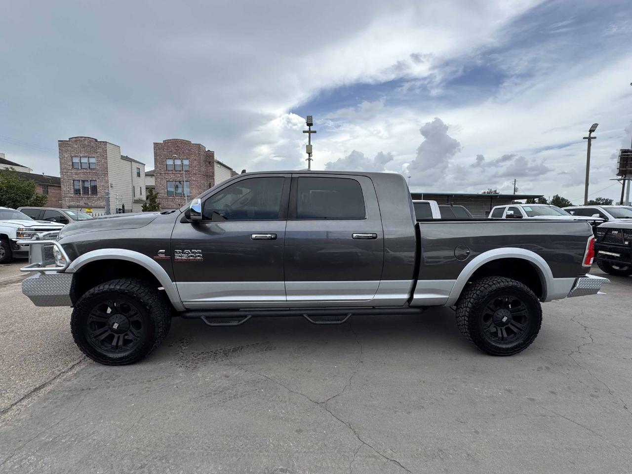 RAM 2500 Laramie Mega Cab 4WD 2016