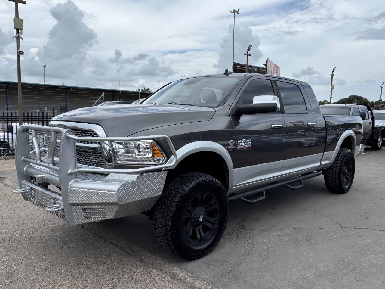 RAM 2500 Laramie Mega Cab 4WD 2016