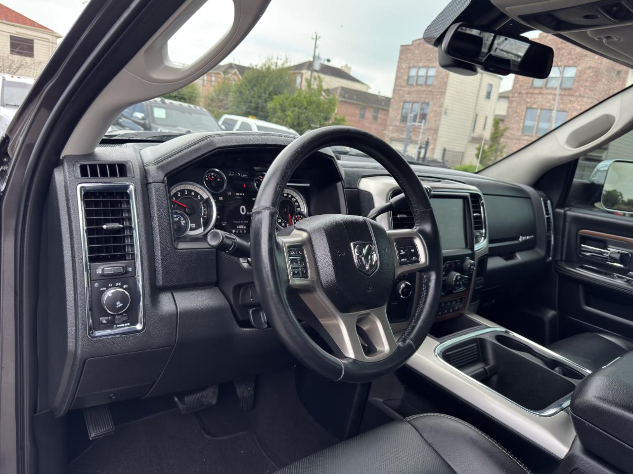 RAM 2500 Laramie Mega Cab 4WD 2016