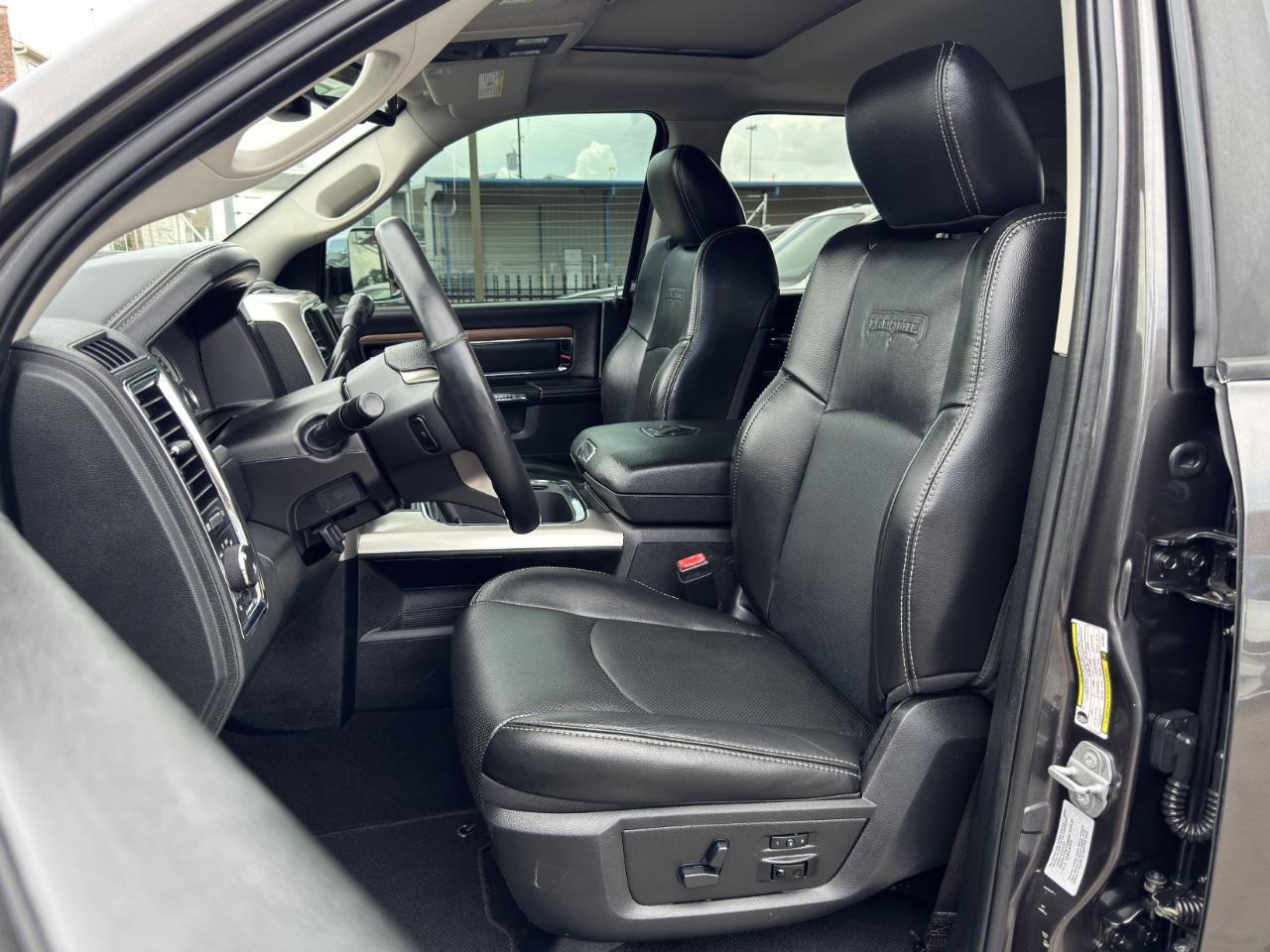 RAM 2500 Laramie Mega Cab 4WD 2016