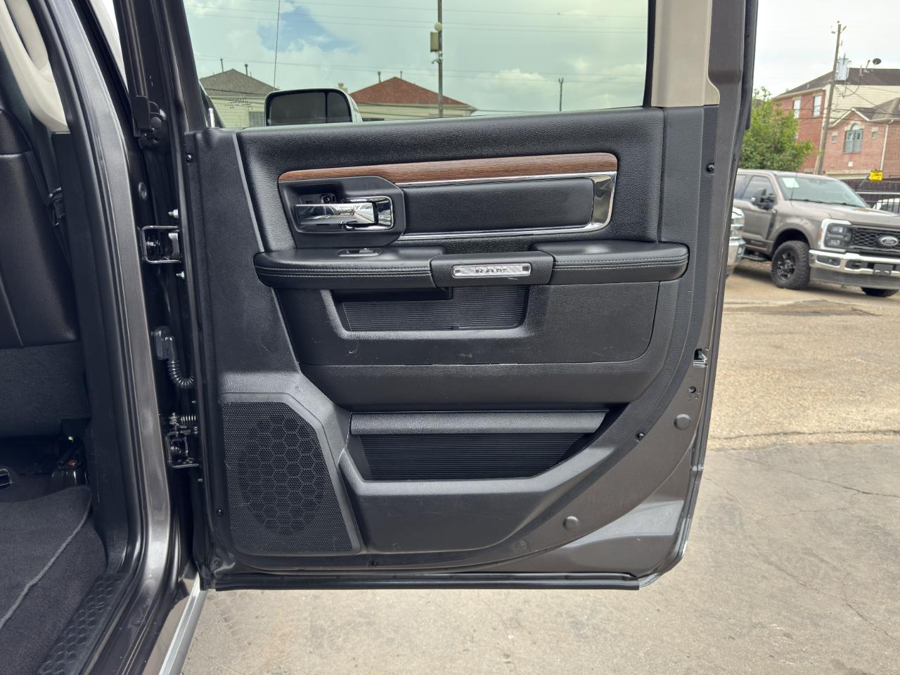 RAM 2500 Laramie Mega Cab 4WD 2016