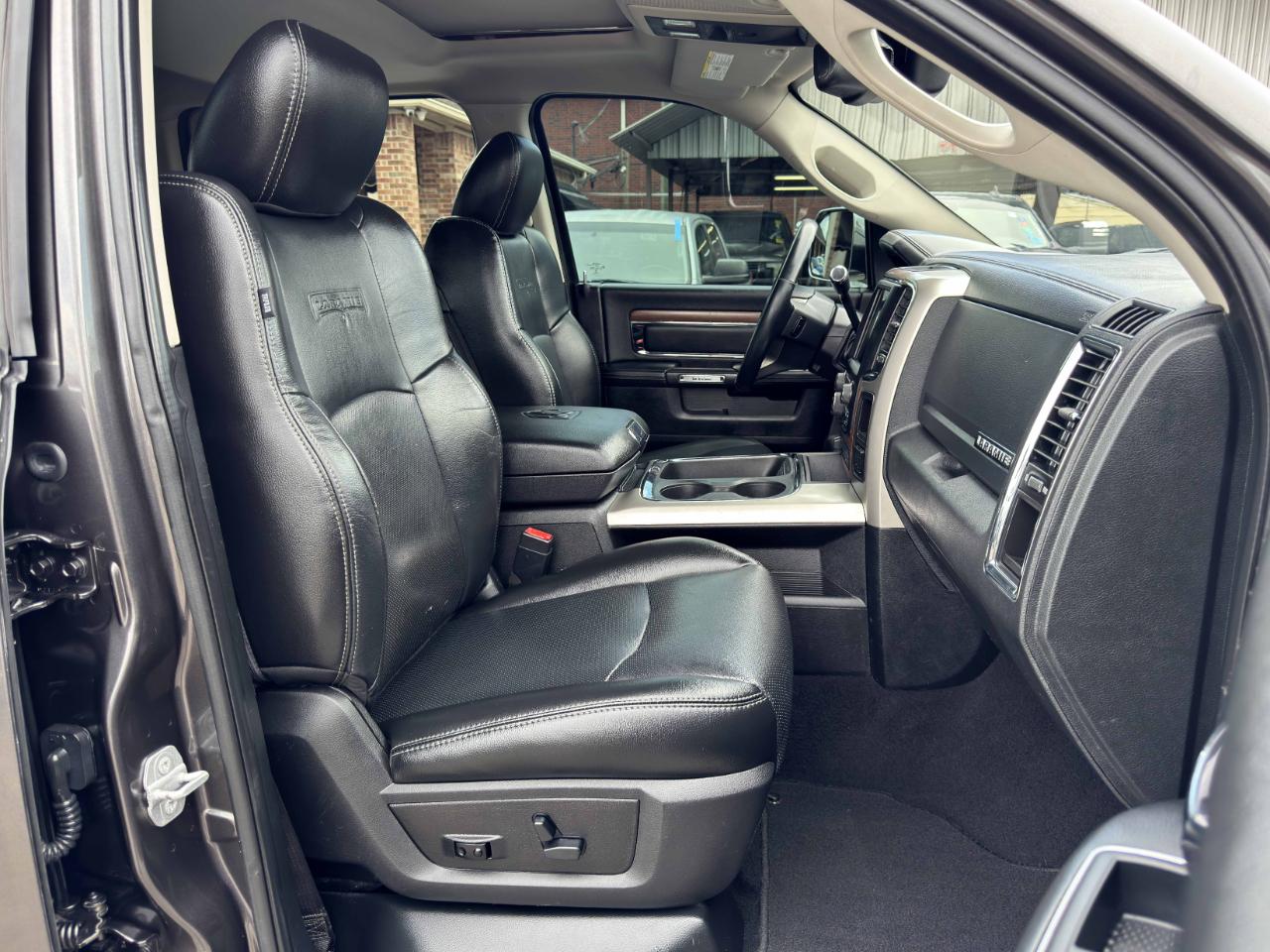 RAM 2500 Laramie Mega Cab 4WD 2016