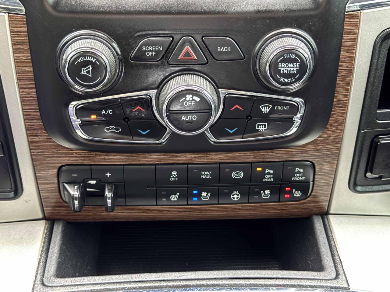 RAM 2500 Laramie Mega Cab 4WD 2016