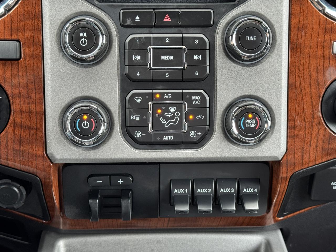 Ford Super Duty F-450 DRW  2015