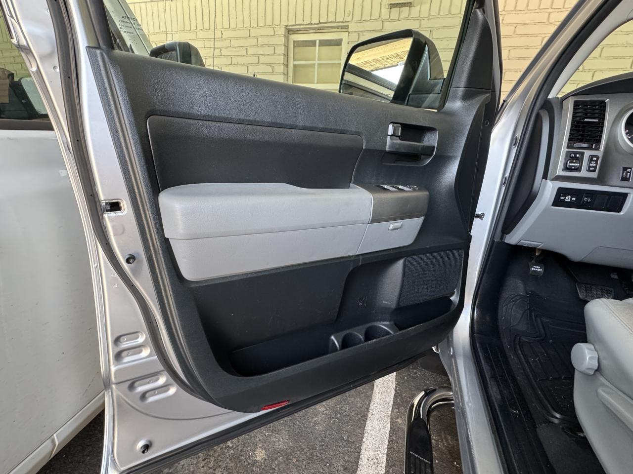 Toyota Tundra  2012