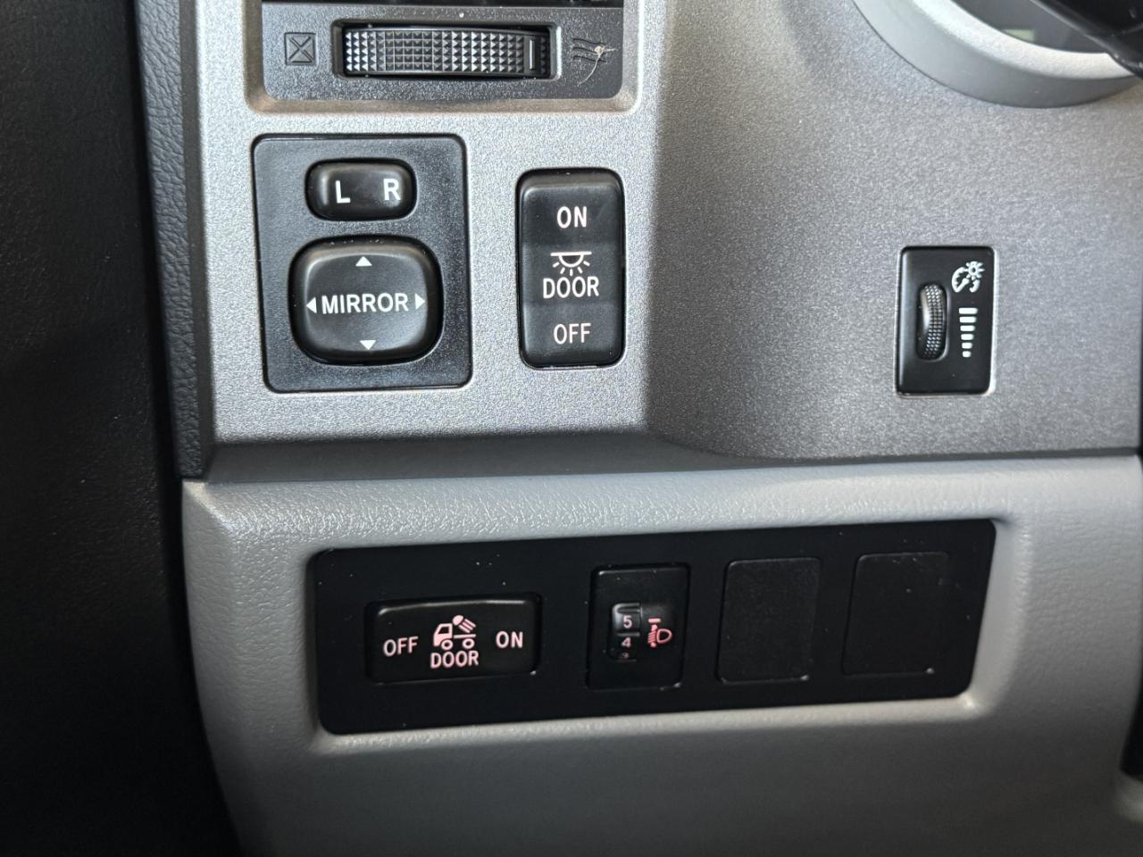 Toyota Tundra  2012