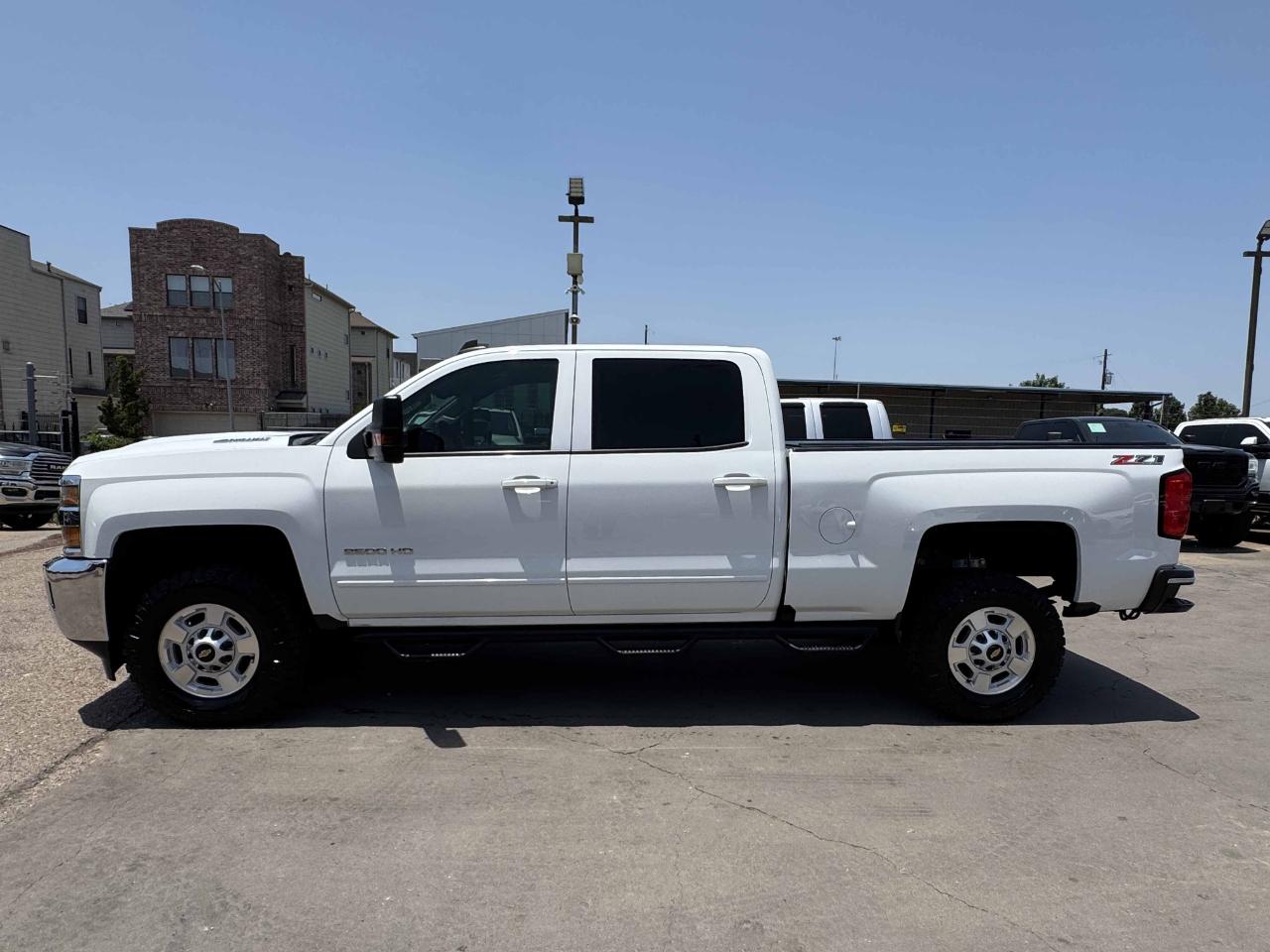 Chevrolet Silverado 2500HD LT Crew Cab 4WD 2017