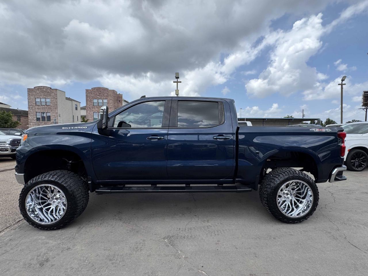 Chevrolet Silverado 1500 LT Crew Cab 4WD 2022