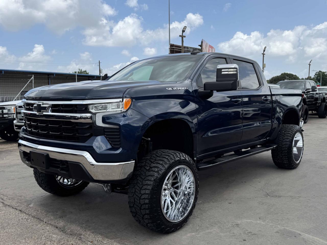 Chevrolet Silverado 1500 LT Crew Cab 4WD 2022