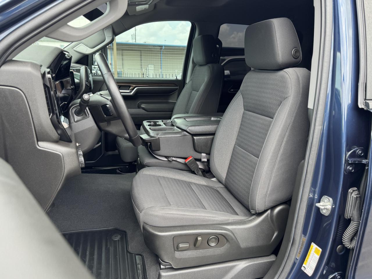Chevrolet Silverado 1500 LT Crew Cab 4WD 2022