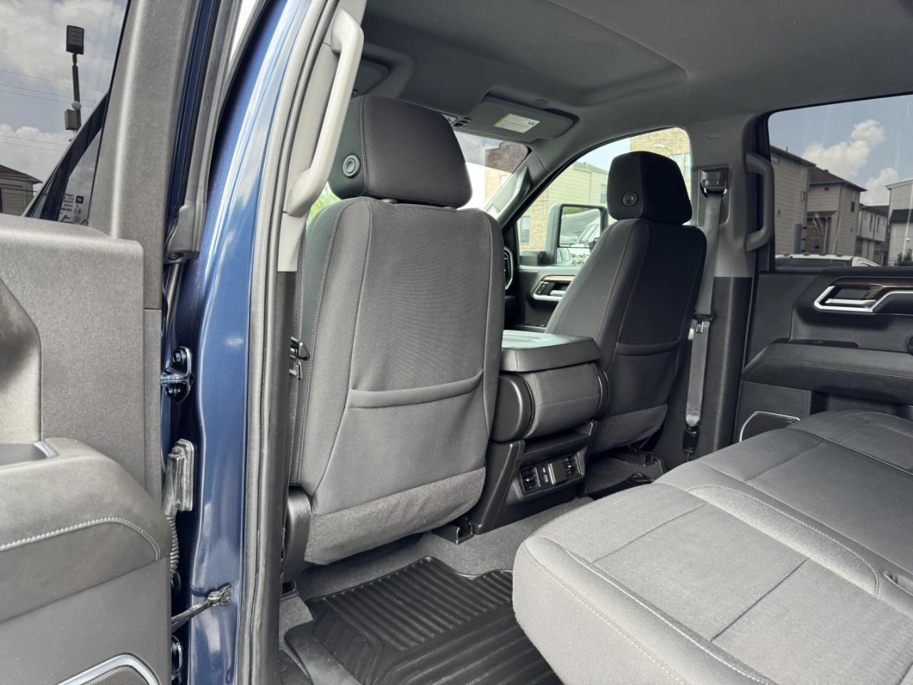 Chevrolet Silverado 1500 LT Crew Cab 4WD 2022