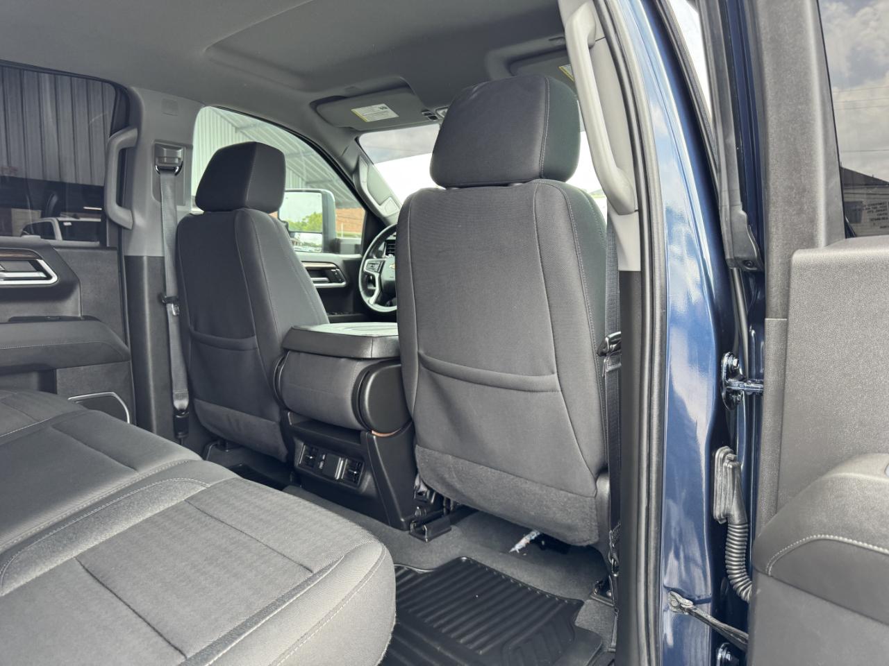 Chevrolet Silverado 1500 LT Crew Cab 4WD 2022