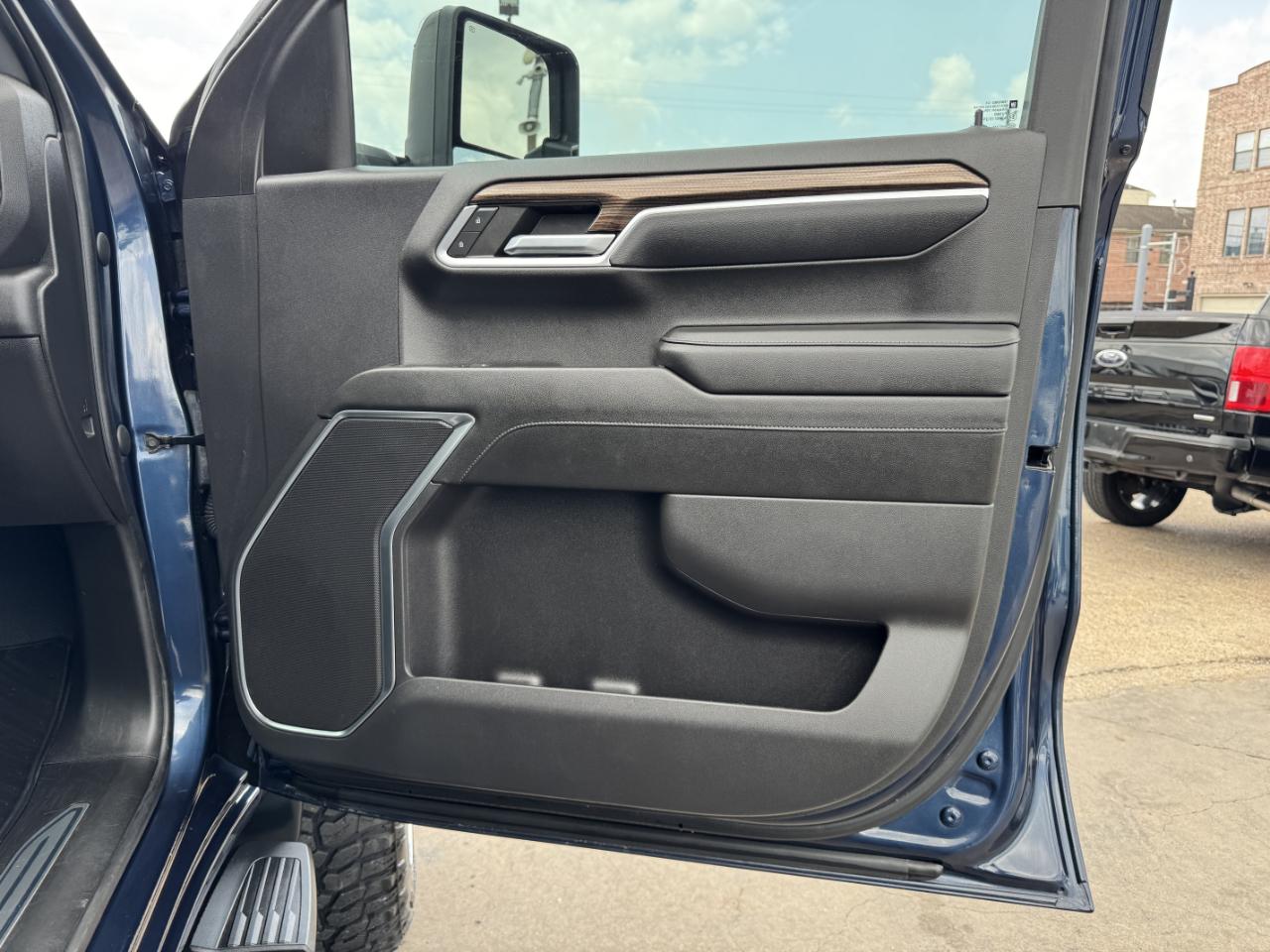 Chevrolet Silverado 1500 LT Crew Cab 4WD 2022
