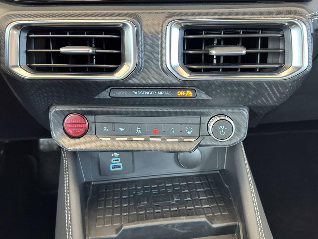 Ford Mustang  2024