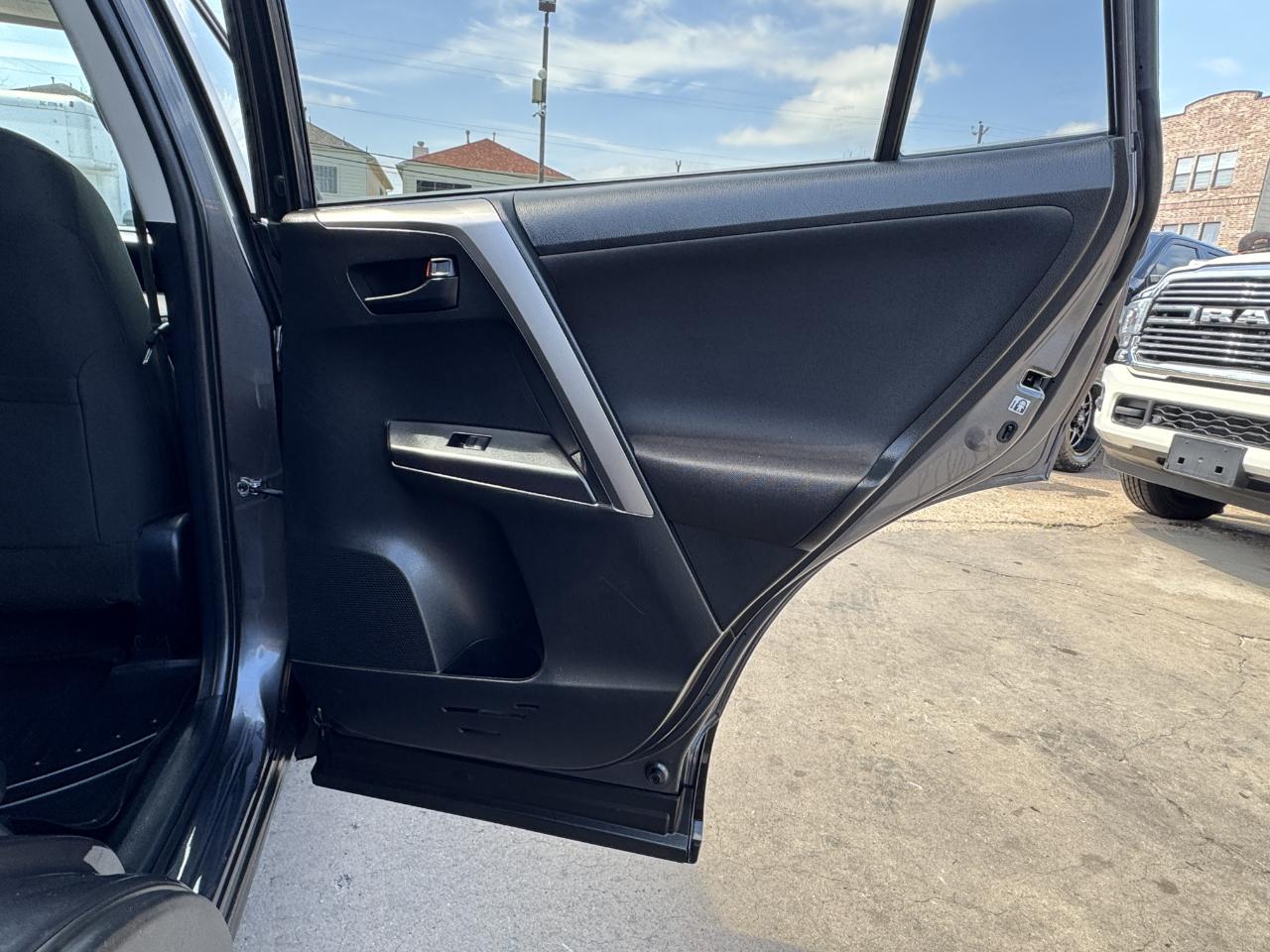Toyota RAV4  2017