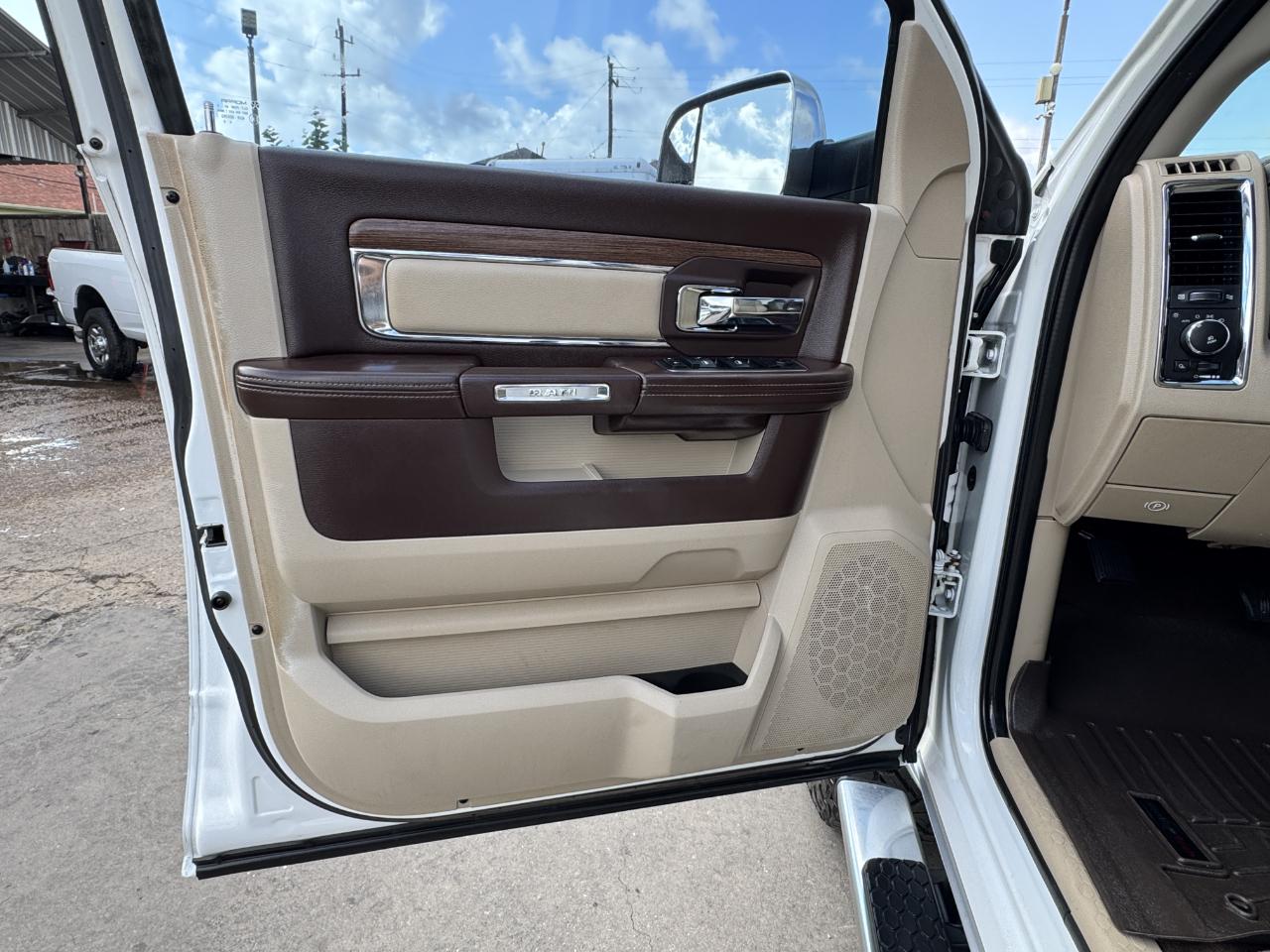 RAM 2500 Laramie Crew Cab 4WD 2013