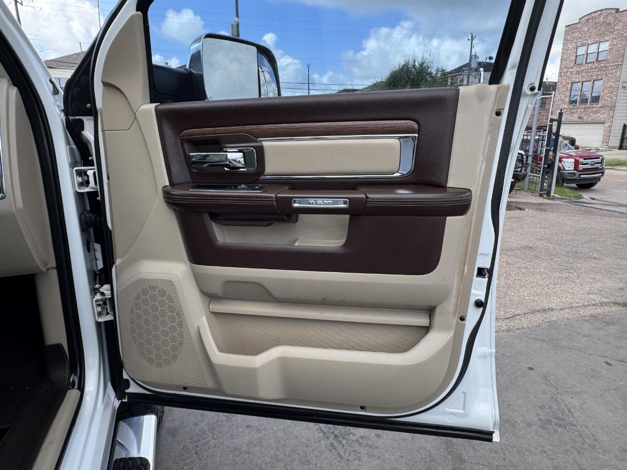 RAM 2500 Laramie Crew Cab 4WD 2013