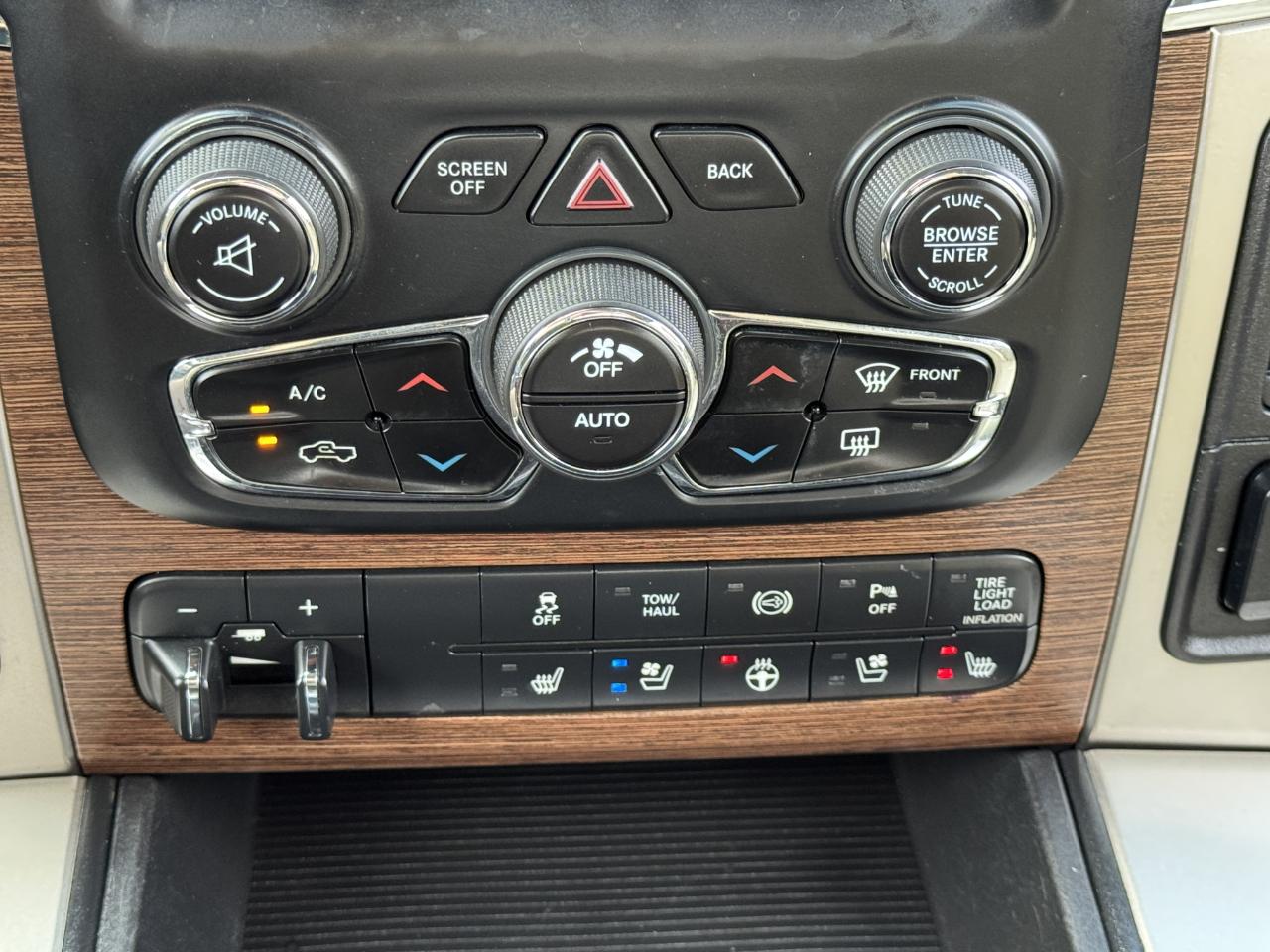 RAM 2500 Laramie Crew Cab 4WD 2013