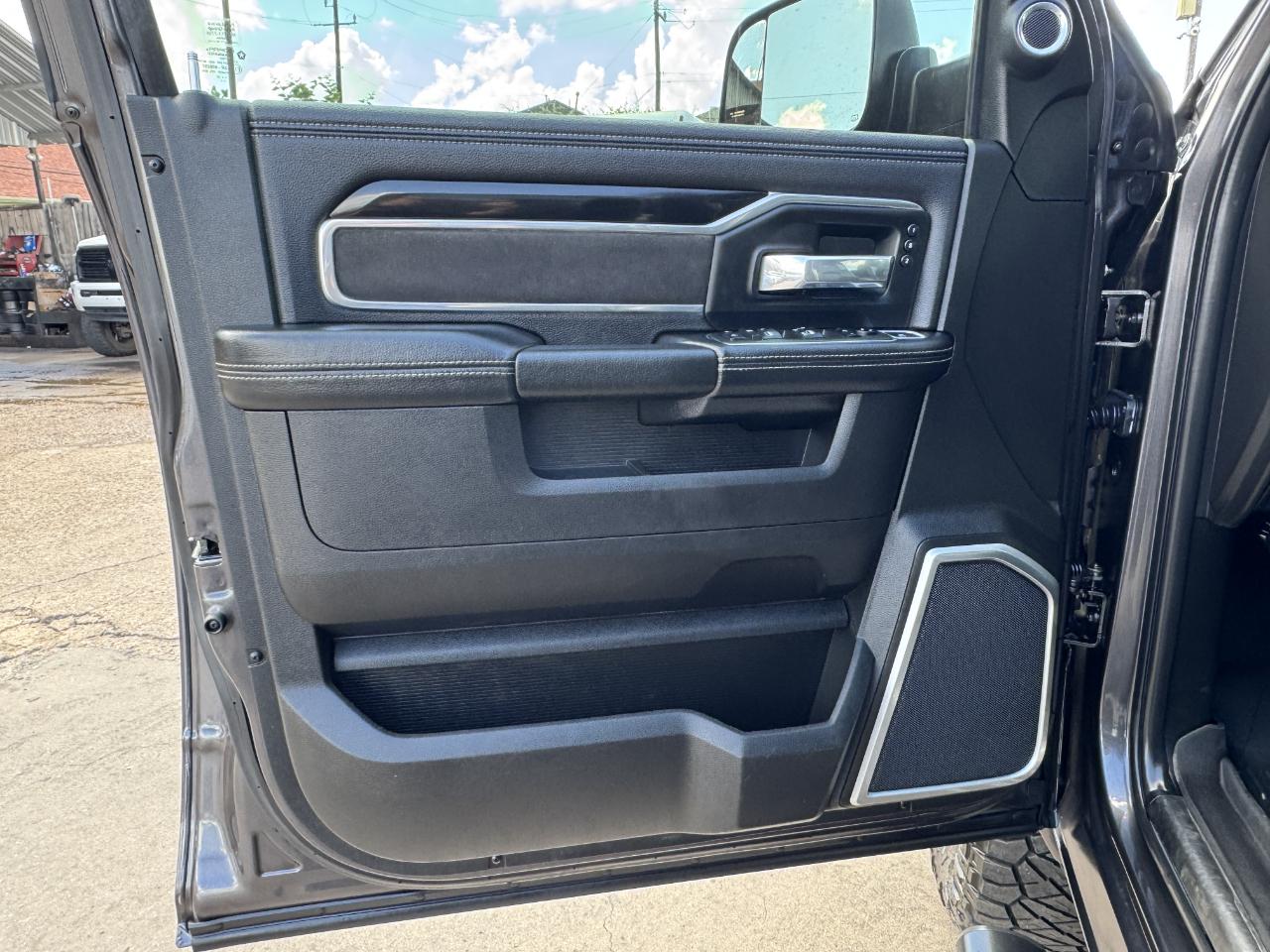 RAM 2500 Laramie Crew Cab 4WD 2021