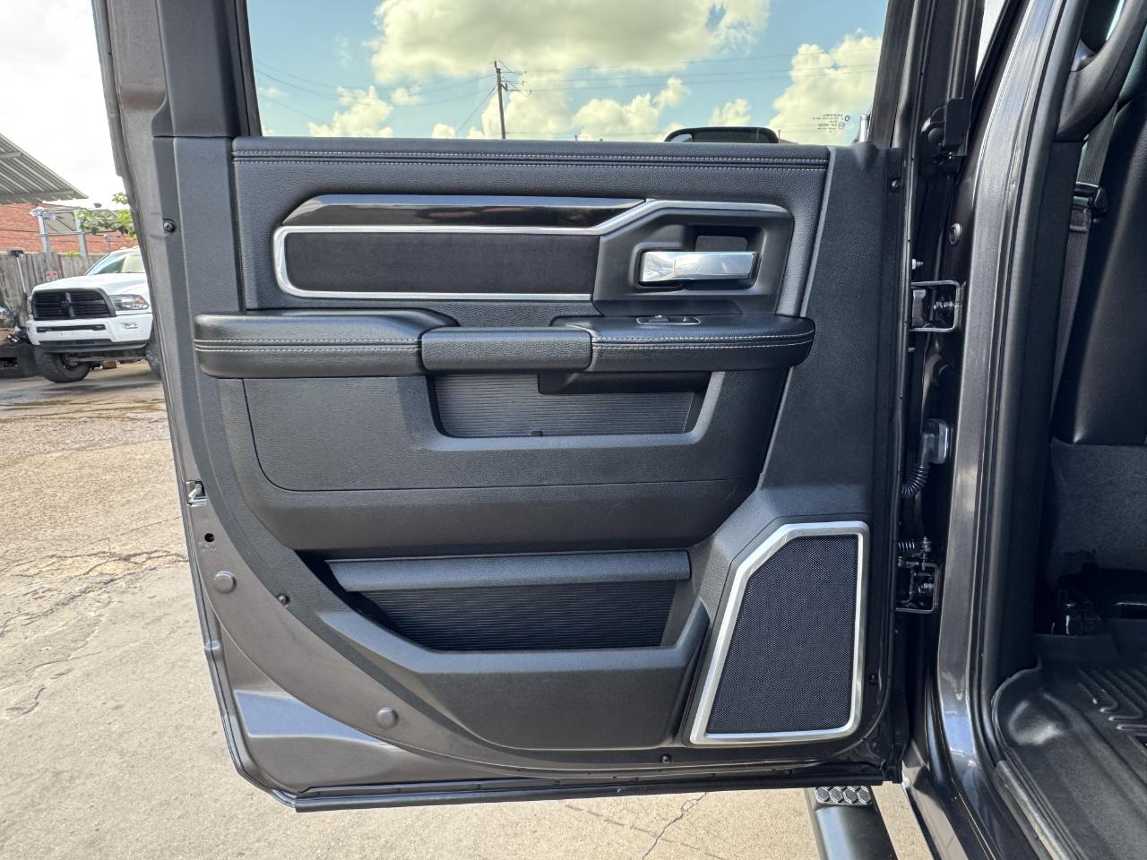 RAM 2500 Laramie Crew Cab 4WD 2021
