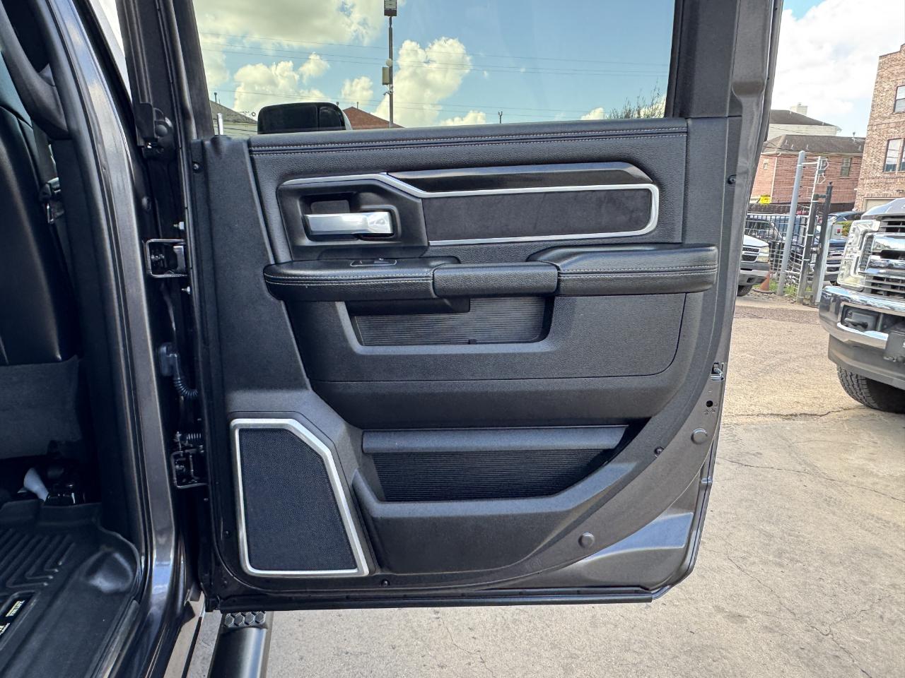 RAM 2500 Laramie Crew Cab 4WD 2021