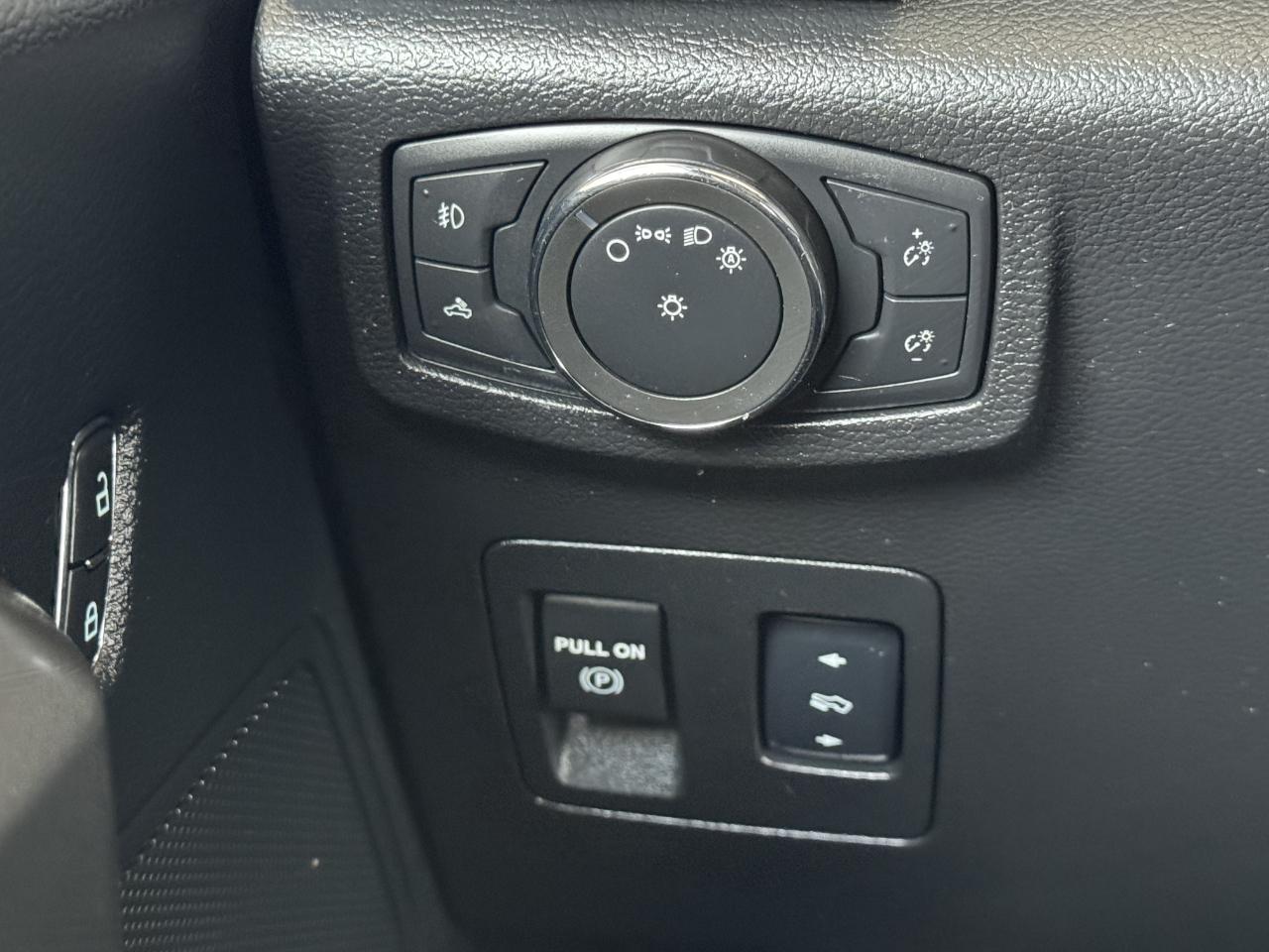 Ford F-150 XLT SuperCrew 2WD 2015