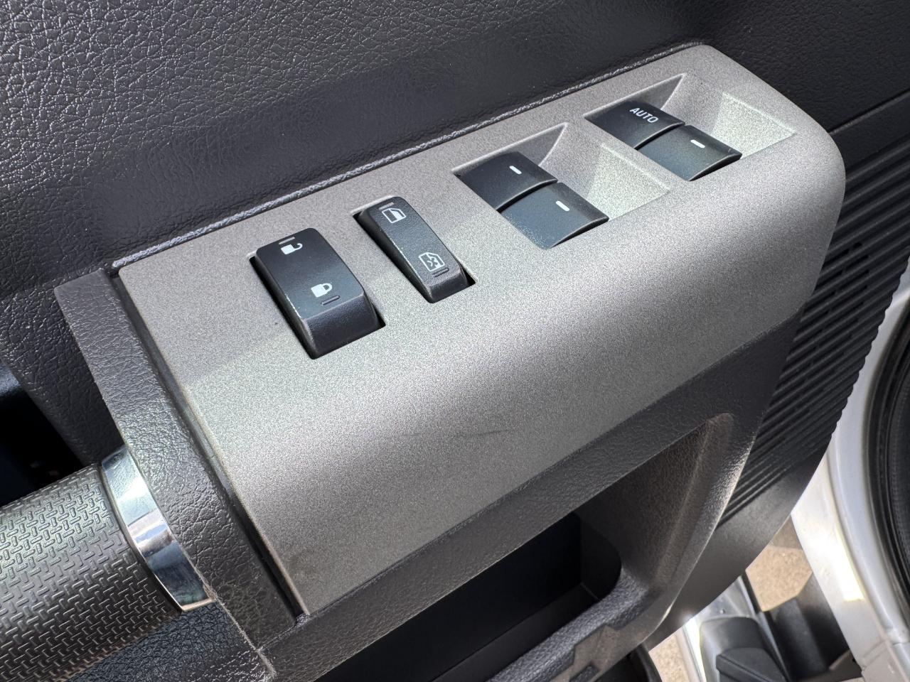 Ford Super Duty F-250 SRW  2012