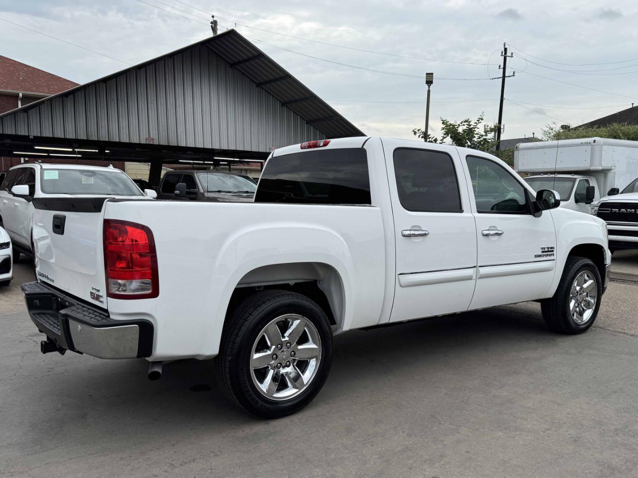 GMC Sierra 1500 SLE Crew Cab 2WD 2013