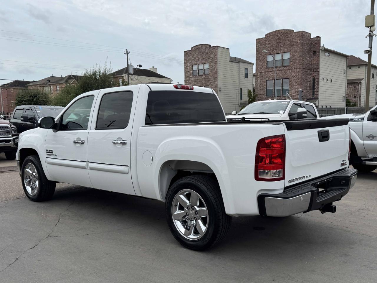 GMC Sierra 1500 SLE Crew Cab 2WD 2013