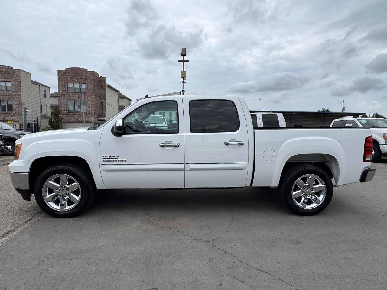 GMC Sierra 1500 SLE Crew Cab 2WD 2013