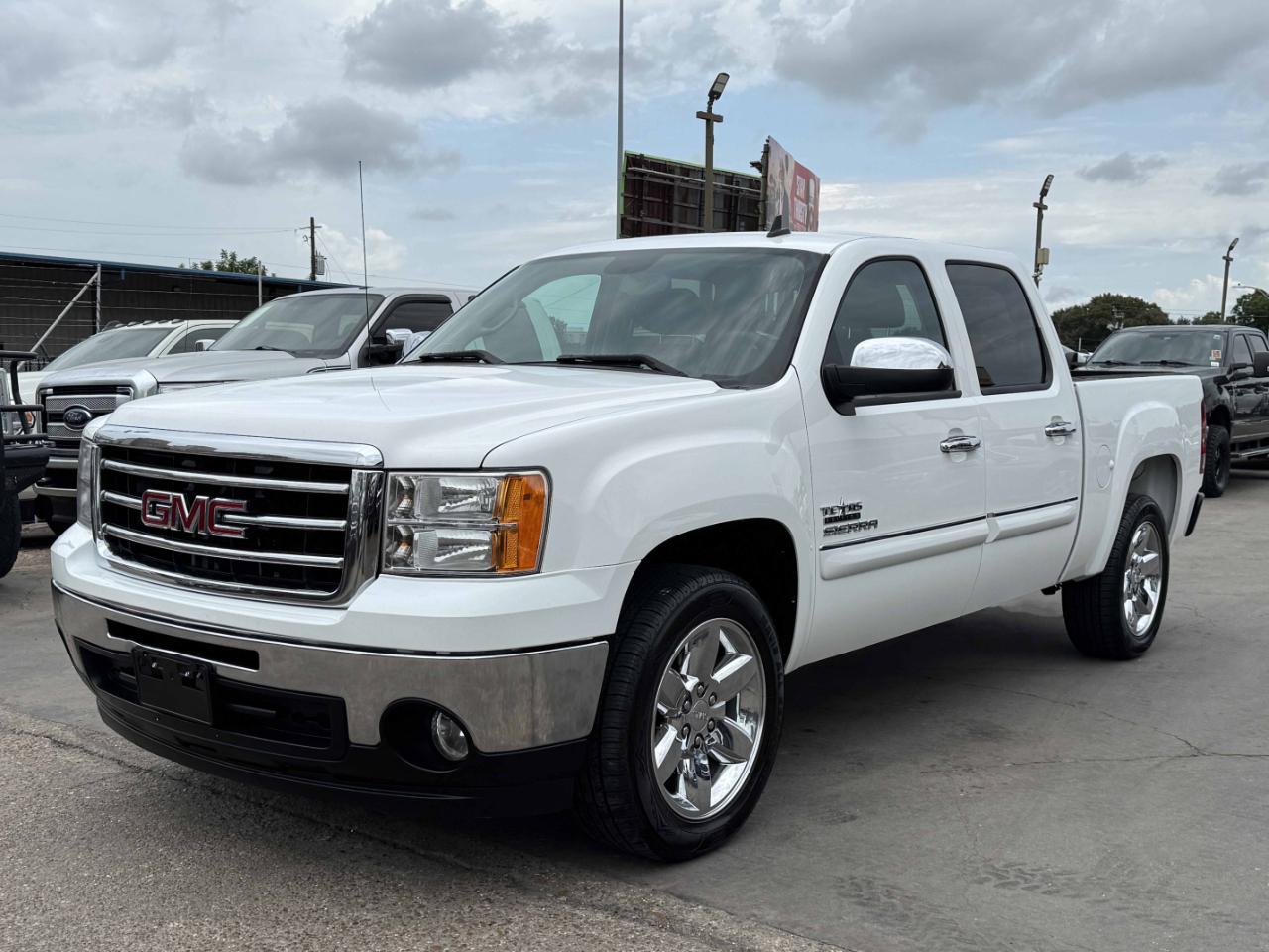 GMC Sierra 1500 SLE Crew Cab 2WD 2013