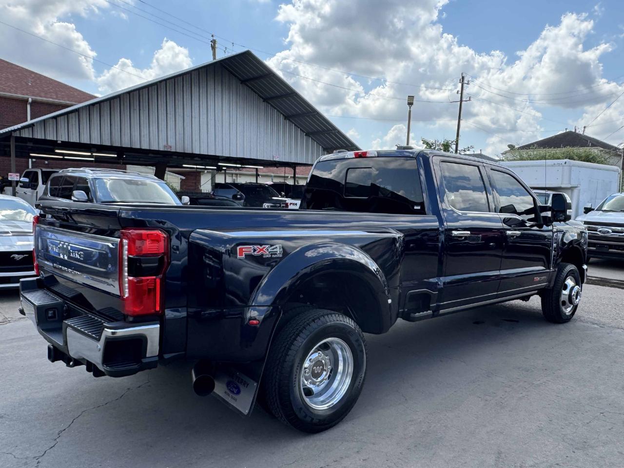 Ford Super Duty F-350 DRW  2024