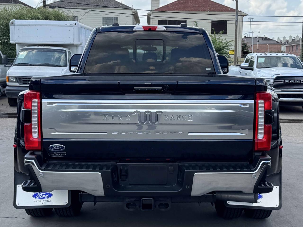 Ford Super Duty F-350 DRW  2024