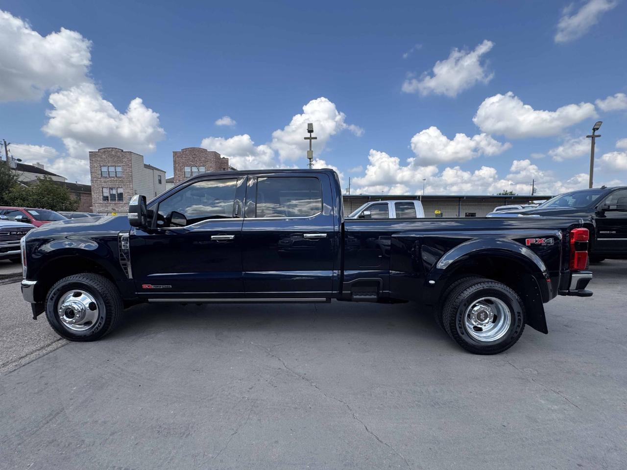 Ford Super Duty F-350 DRW  2024