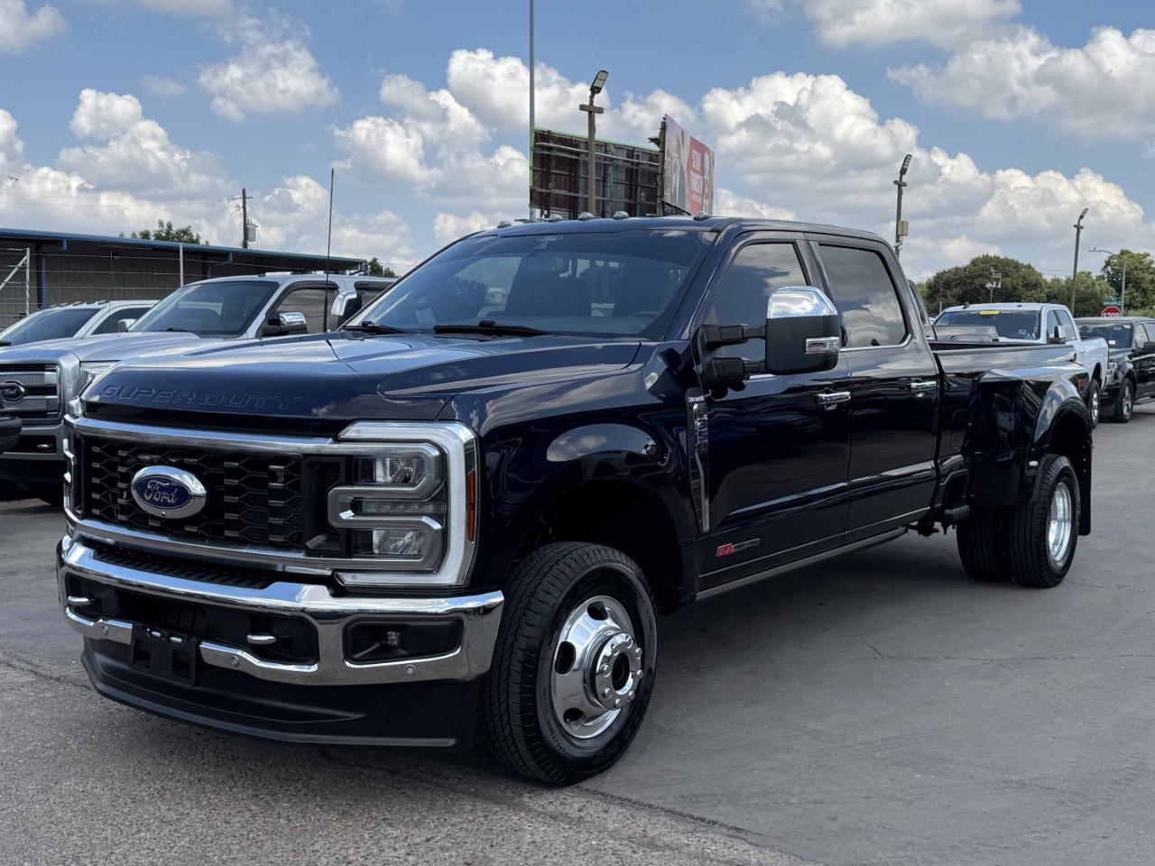 Ford Super Duty F-350 DRW  2024