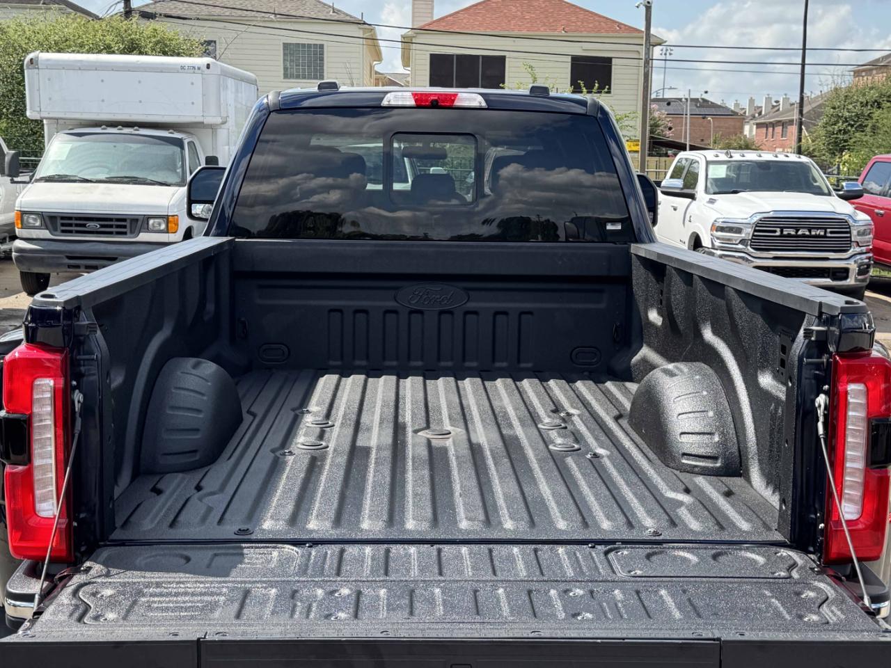 Ford Super Duty F-350 DRW  2024
