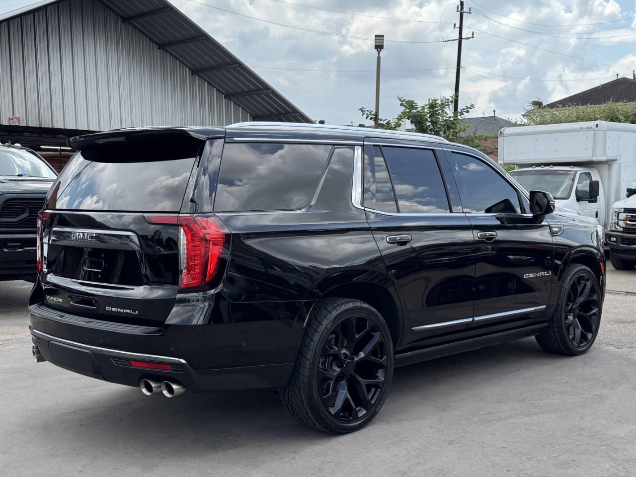 GMC Yukon Denali Ultimate 4WD 2023