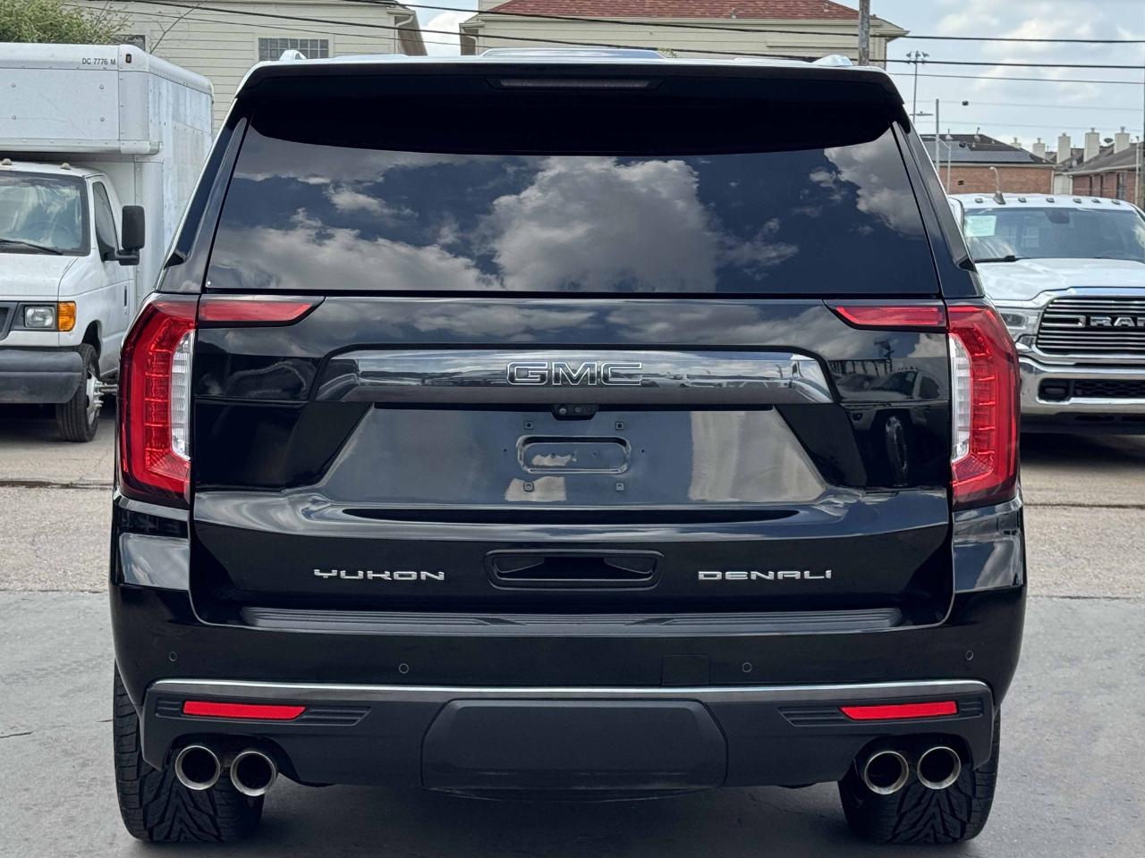 GMC Yukon Denali Ultimate 4WD 2023
