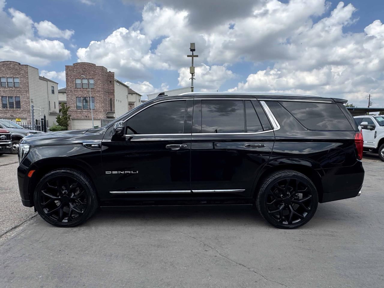 GMC Yukon Denali Ultimate 4WD 2023