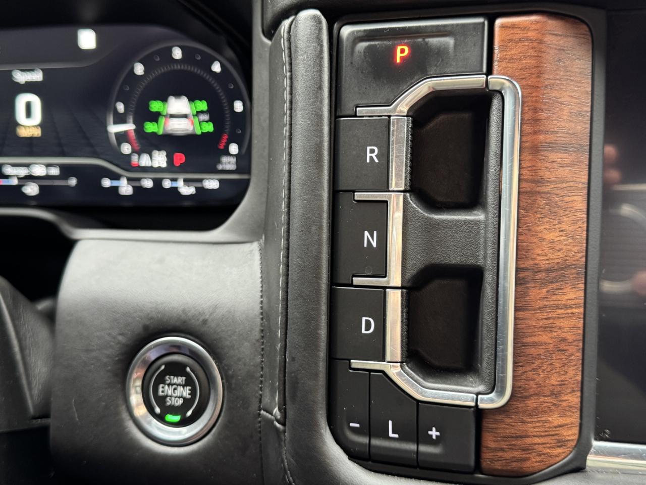 GMC Yukon Denali Ultimate 4WD 2023
