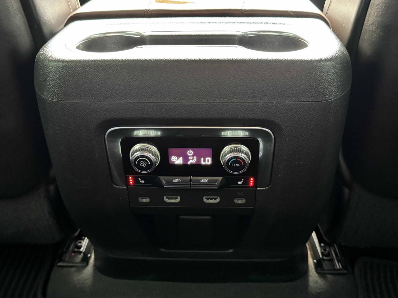 GMC Yukon Denali Ultimate 4WD 2023