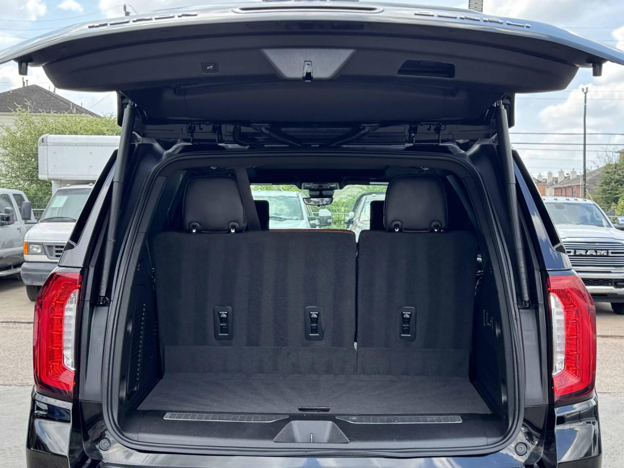 GMC Yukon Denali Ultimate 4WD 2023