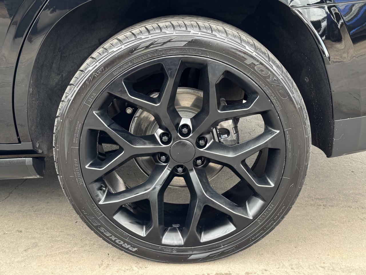 GMC Yukon Denali Ultimate 4WD 2023