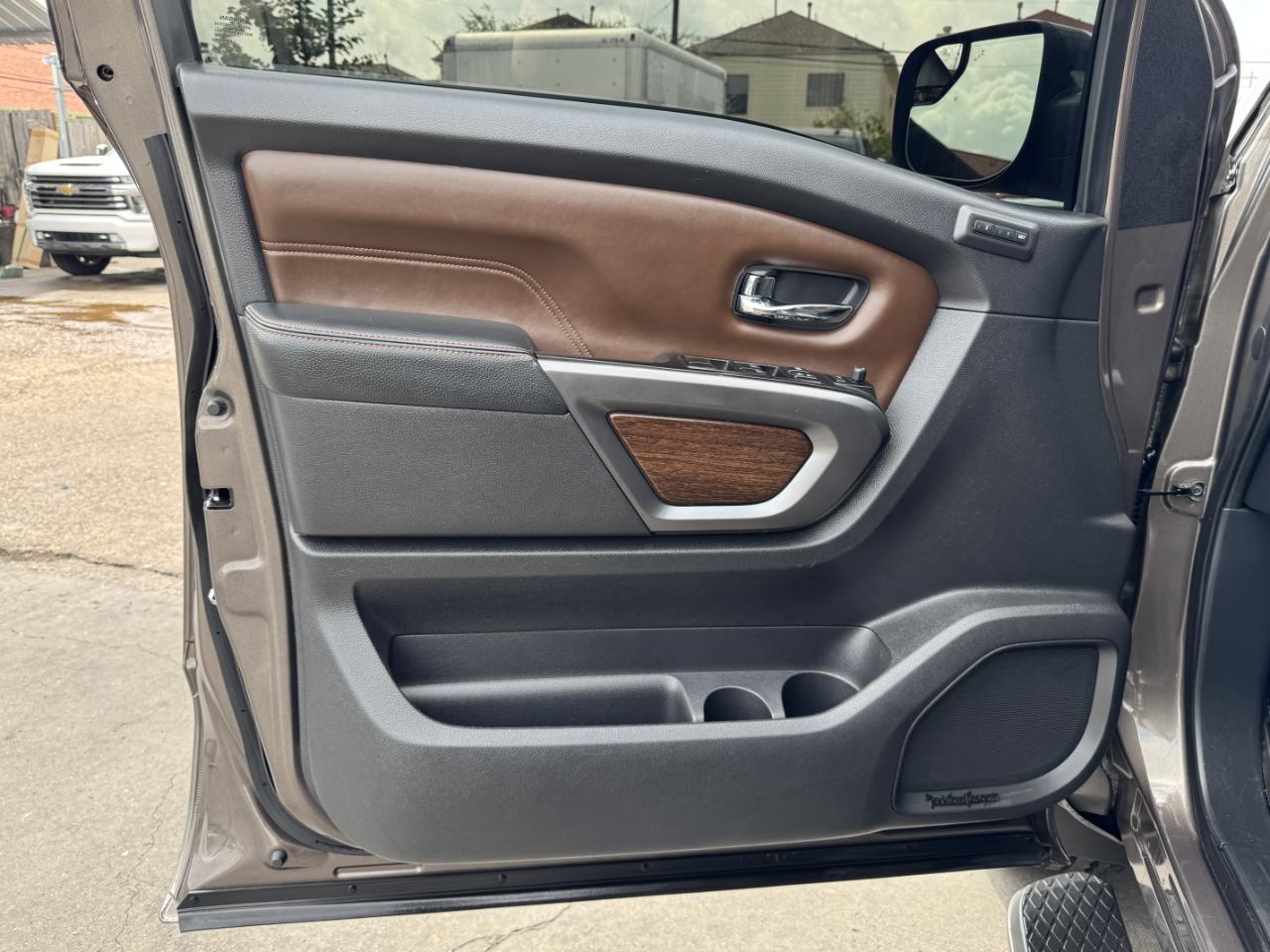 Nissan Titan Platinum Reserve Crew Cab 4WD 2018