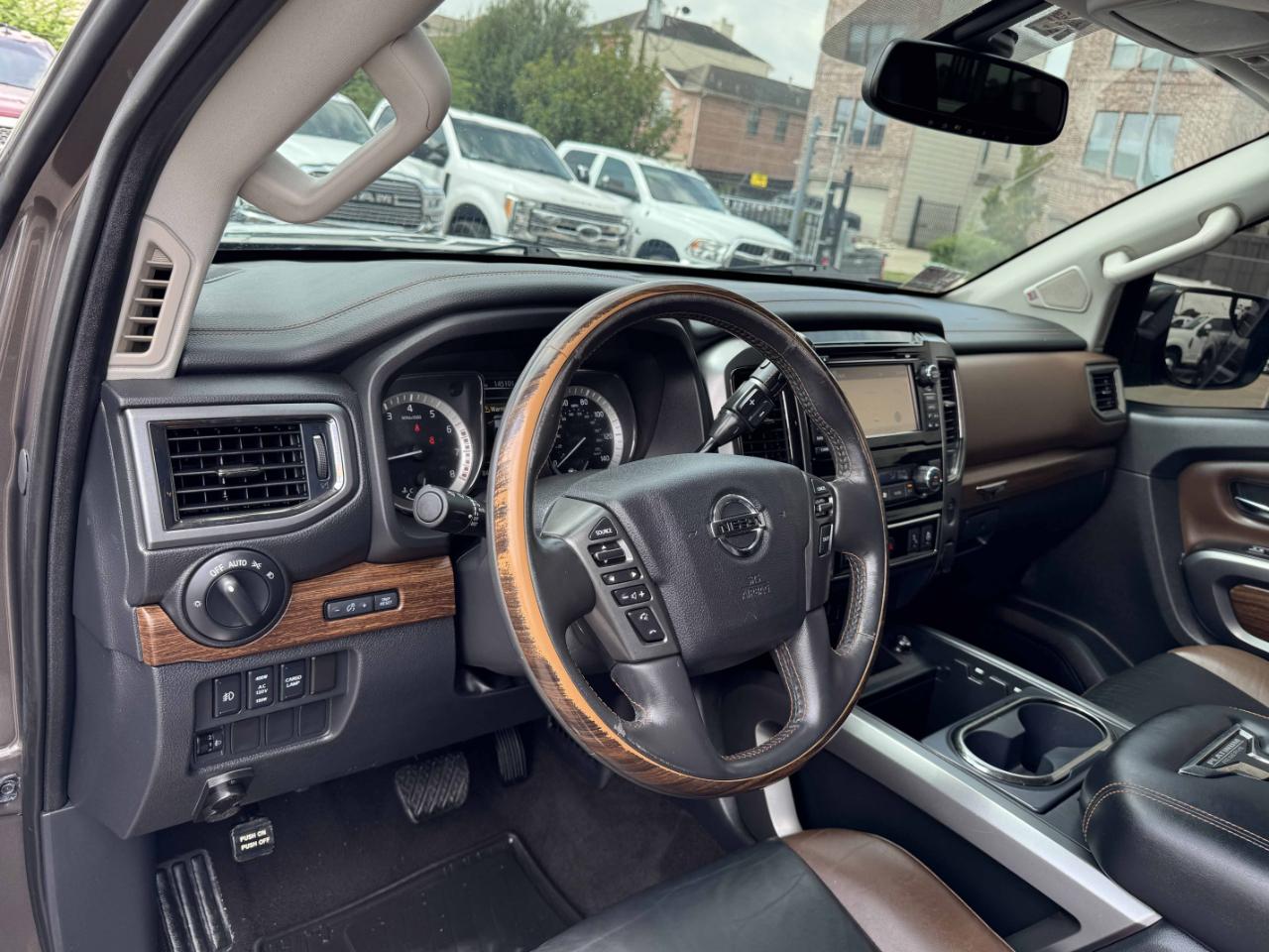 Nissan Titan Platinum Reserve Crew Cab 4WD 2018