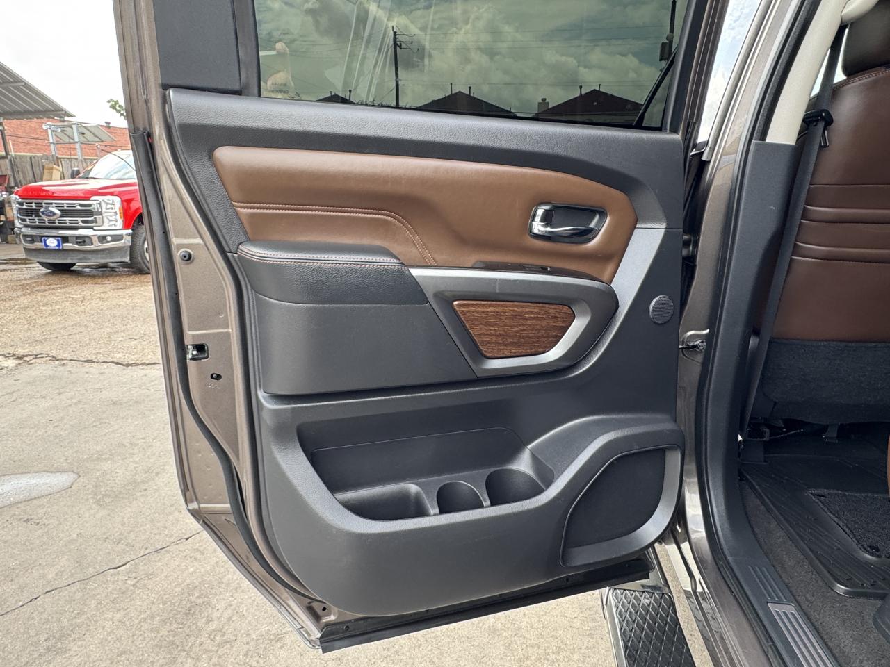 Nissan Titan Platinum Reserve Crew Cab 4WD 2018