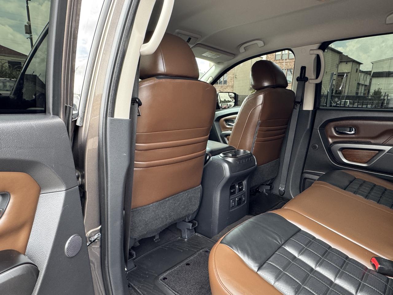Nissan Titan Platinum Reserve Crew Cab 4WD 2018