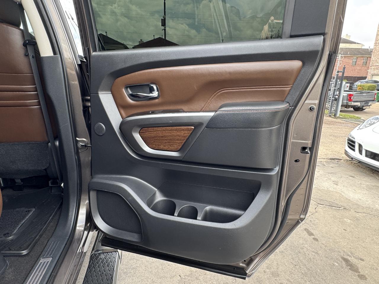 Nissan Titan Platinum Reserve Crew Cab 4WD 2018