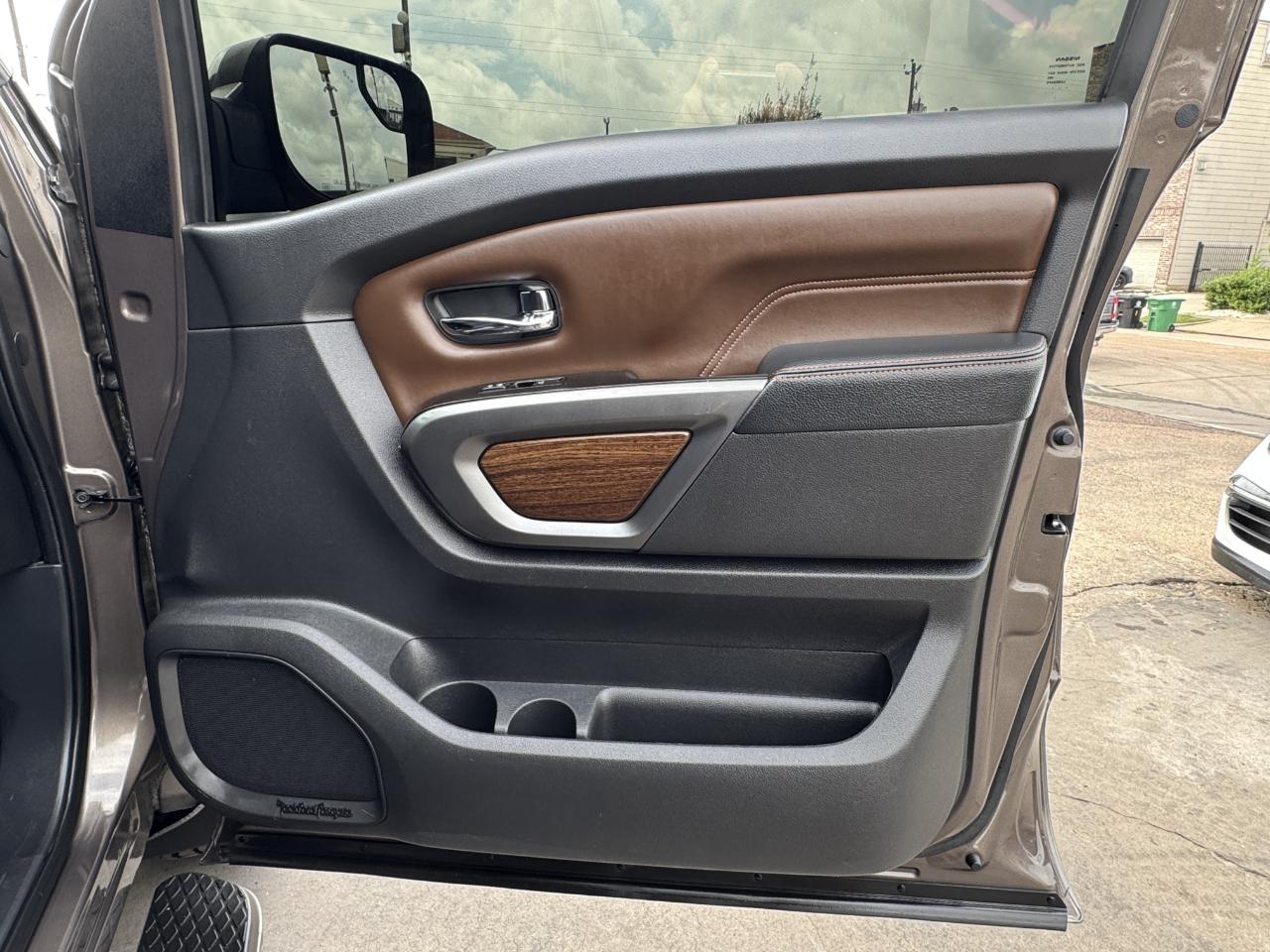 Nissan Titan Platinum Reserve Crew Cab 4WD 2018